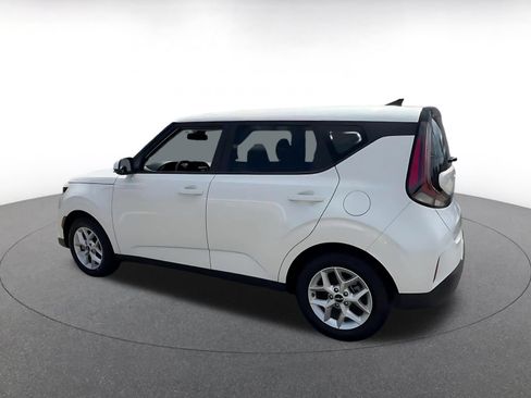 Used 2025 Kia Soul LX w/ LX Technology Package FWD image 10
