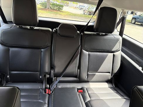 Used 2025 Ford Expedition Max Platinum AWD/4WD image 23
