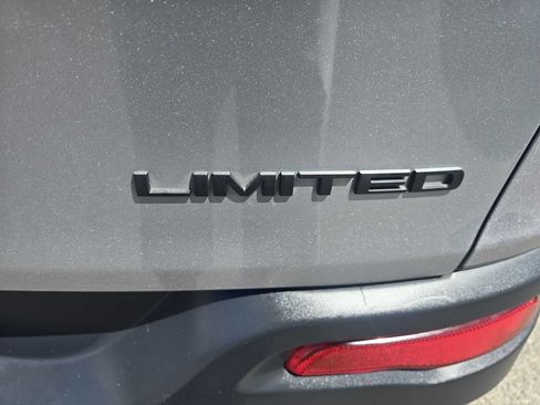 Used 2017 Jeep Cherokee Limited AWD/4WD image 16