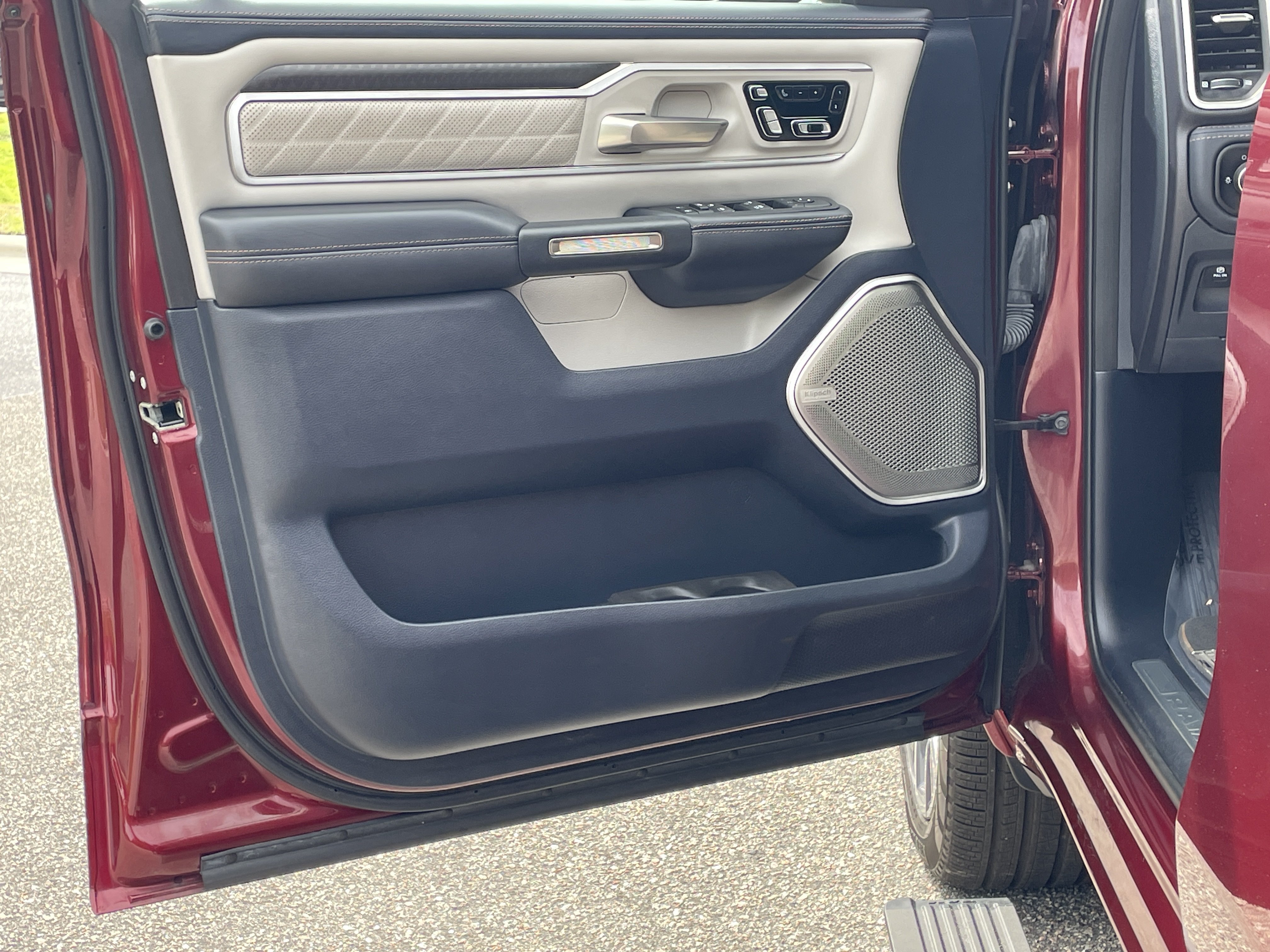 Used 2025 RAM 1500 Tungsten AWD/4WD image 13