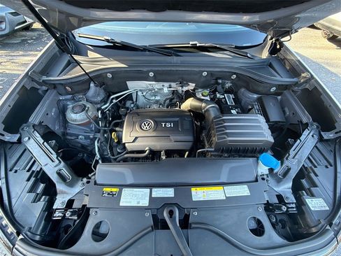 Used 2022 Volkswagen Atlas Cross Sport SEL R-Line image 18