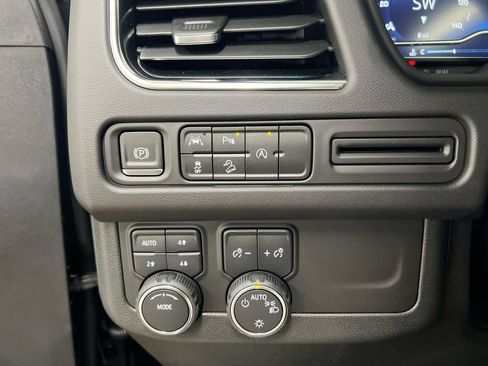 Used 2023 Chevrolet Tahoe Premier AWD/4WD image 18