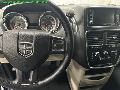 Used 2018 Dodge Grand Caravan SE w/ UConnect Hands-Free Group image 28