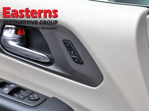 Used 2023 Chrysler Pacifica Touring-L FWD image 21
