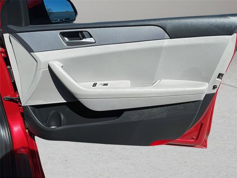 Used 2018 Hyundai Sonata SE image 13