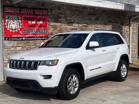 Used 2018 Jeep Grand Cherokee Laredo AWD/4WD image 2