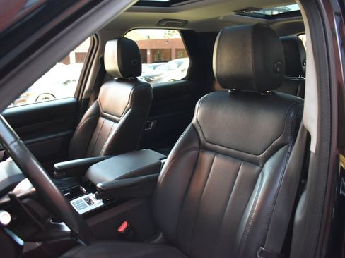 Used 2017 Land Rover Discovery HSE image 13