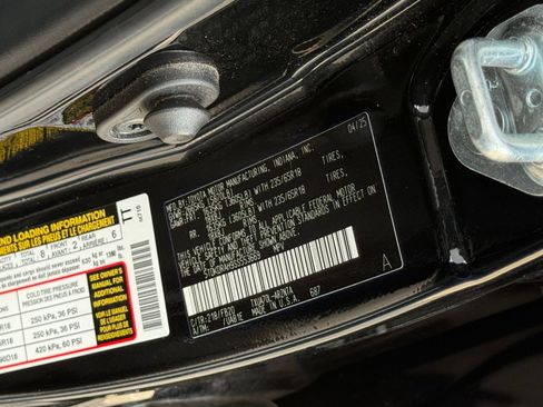 Used 2025 Toyota Highlander LE FWD image 26