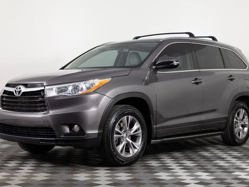 Used 2015 Toyota Highlander XLE image 1