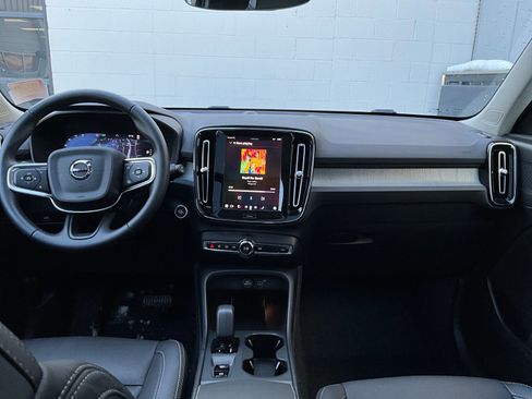 New 2025 Volvo XC40 B5 Core w/ Protection Package Premier image 13