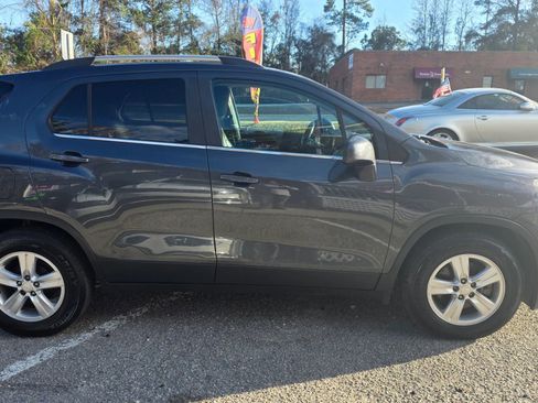 Used 2016 Chevrolet Trax LT w/ LT Convenience Package image 3