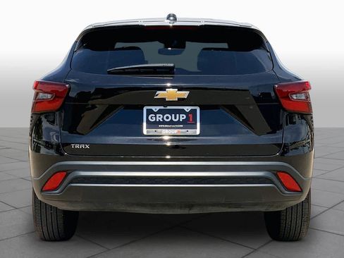 Used 2025 Chevrolet Trax LS FWD image 5