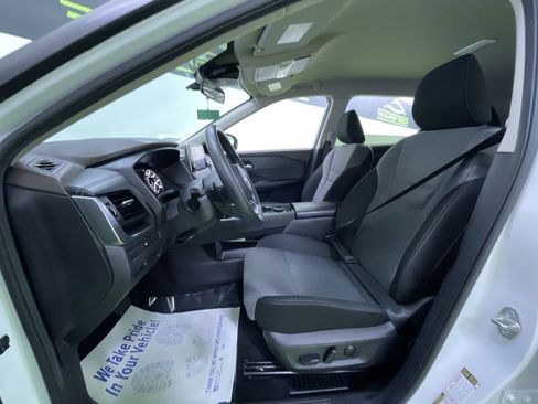 Used 2023 Nissan Rogue SV image 16