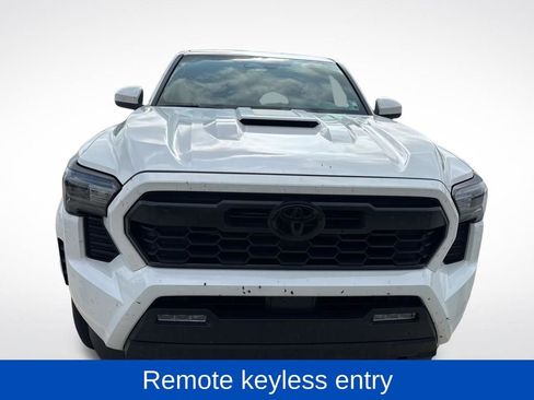 Used 2025 Toyota Tacoma TRD Sport AWD/4WD image 3