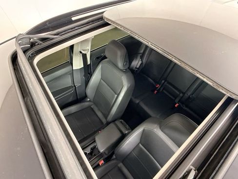 Used 2019 Volkswagen Tiguan SE w/ Panoramic Sunroof Package AWD/4WD image 23