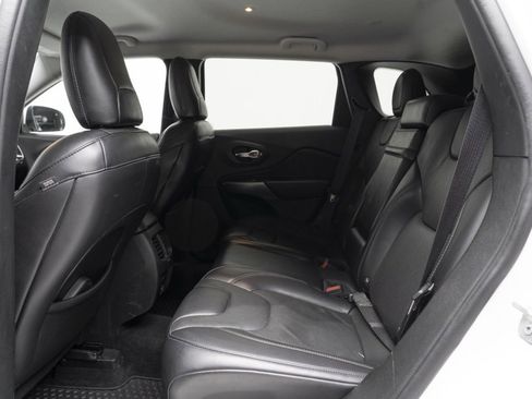 Used 2019 Jeep Cherokee Limited image 42