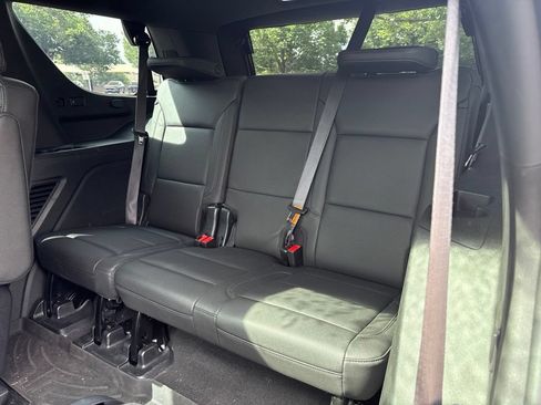 Used 2023 Chevrolet Tahoe Z71 w/ Luxury Package AWD/4WD image 19