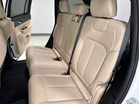 Used 2023 Jeep Grand Cherokee Limited w/ Luxury Tech Group II AWD/4WD image 28