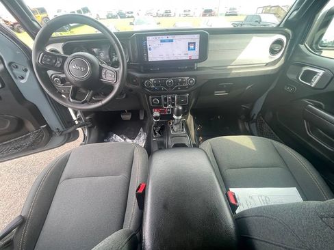 Used 2024 Jeep Wrangler Unlimited AWD/4WD image 3