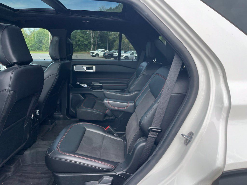 Used 2024 Ford Explorer ST-Line w/ Class IV Trailer Tow Package AWD/4WD image 9