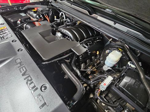 Used 2018 Chevrolet Suburban LT image 54