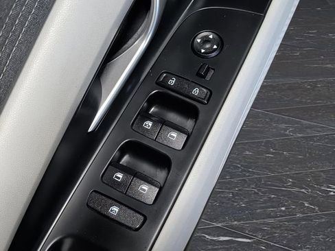 Used 2023 Hyundai Elantra Limited image 31