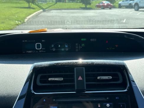 Used 2017 Toyota Prius Three FWD image 22