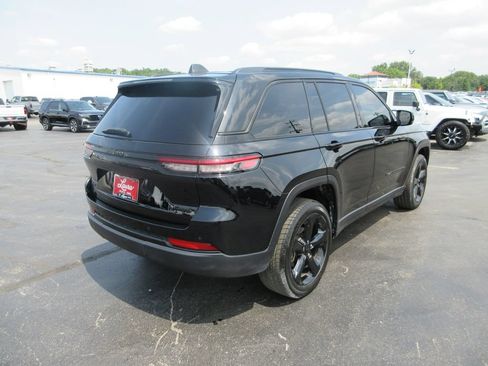 Used 2024 Jeep Grand Cherokee Limited w/ Black Appearance Package AWD/4WD image 6
