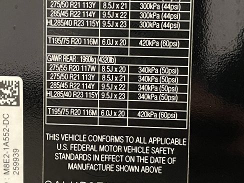 Used 2025 Land Rover Range Rover SE AWD/4WD image 25