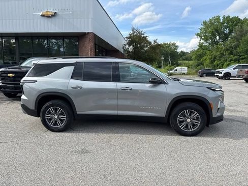 New 2026 Chevrolet Traverse LT w/ Driver Confidence Package AWD/4WD image 7
