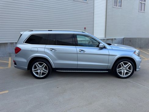 Used 2016 Mercedes-Benz GL 550 4MATIC image 2