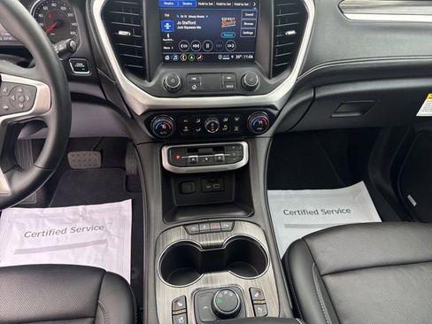 Used 2023 GMC Acadia SLT w/ Preferred Package image 18