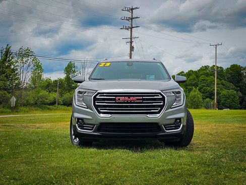 Used 2023 GMC Terrain SLT w/ Tech Package AWD/4WD image 9