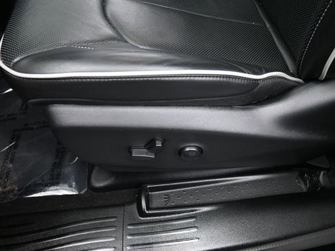 Used 2024 Chrysler Pacifica Limited w/ S Appearance Package image 16