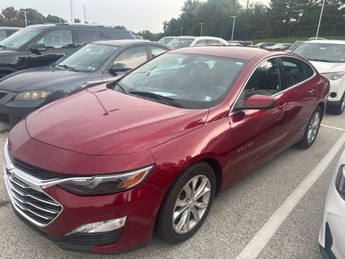 Used 2019 Chevrolet Malibu LT FWD image 2