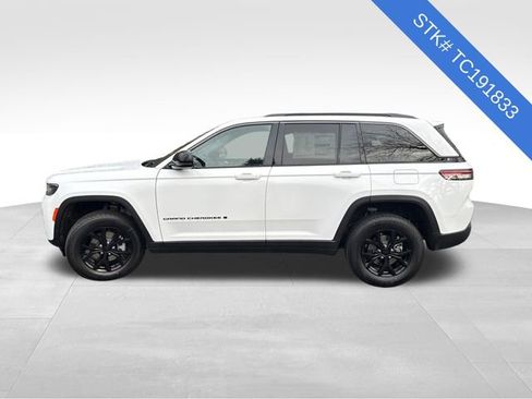 New 2026 Jeep Grand Cherokee Laredo image 4