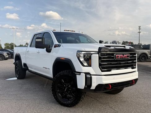 Used 2024 GMC Sierra 2500 AT4 w/ AT4 Premium Plus Package AWD/4WD image 2