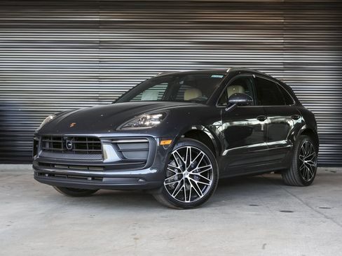 Certified 2026 Porsche Macan AWD/4WD image 1