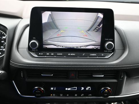 Used 2023 Nissan Rogue SV image 15