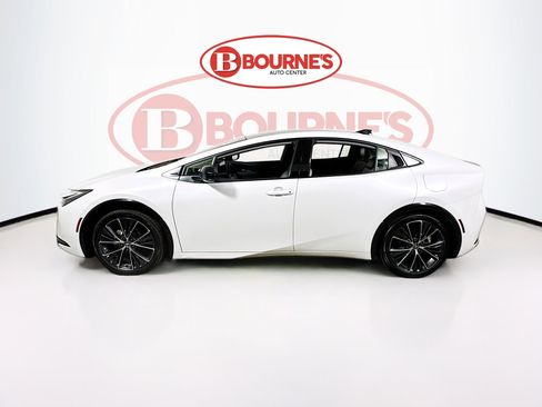 Used 2024 Toyota Prius XLE image 7