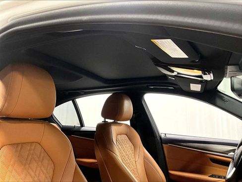 Used 2021 BMW 530e w/ Premium Package image 27