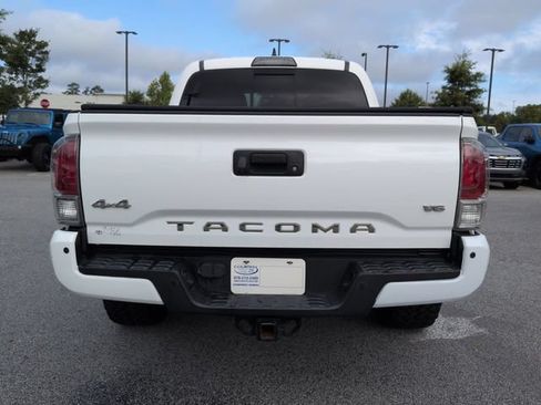 Used 2017 Toyota Tacoma Limited w/ Tow Package AWD/4WD image 5