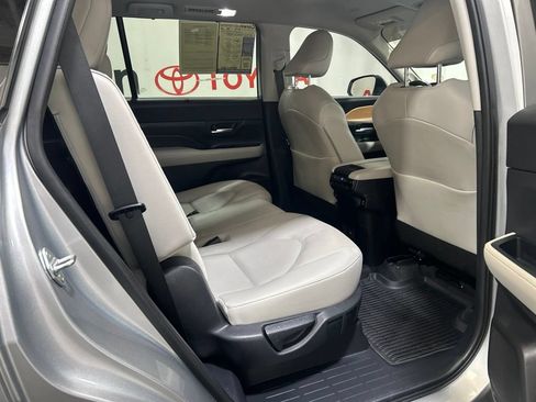 Used 2024 Toyota Grand Highlander AWD image 14