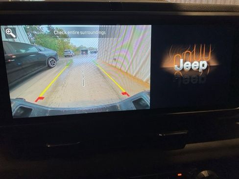 Used 2024 Jeep Gladiator Sport image 15