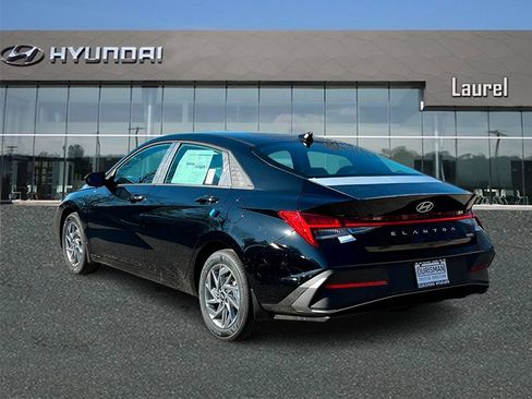 New 2026 Hyundai Elantra Hybrid FWD image 3