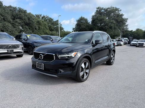 Used 2020 Volvo XC40 T5 Momentum w/ Protection Package AWD/4WD image 2