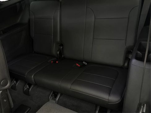 Used 2023 Chevrolet Traverse LT w/ LT Premium Package AWD/4WD image 42