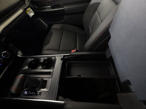 Used 2025 Ford F150 Raptor image 38