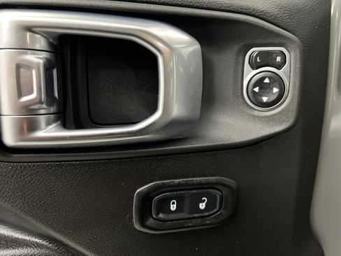 Used 2023 Jeep Wrangler Altitude image 12