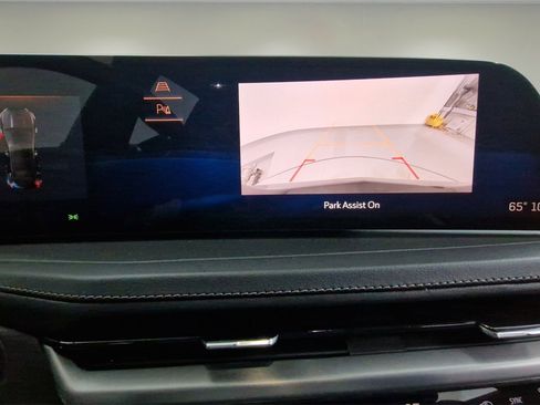 Used 2024 Cadillac XT4 Premium Luxury image 17